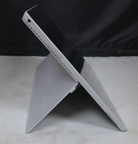 Microsoft Surface Pro 3, 13",Silver, Win 10 pro, i7, 8GB, 256GB- Has red lock - Picture 9 of 15