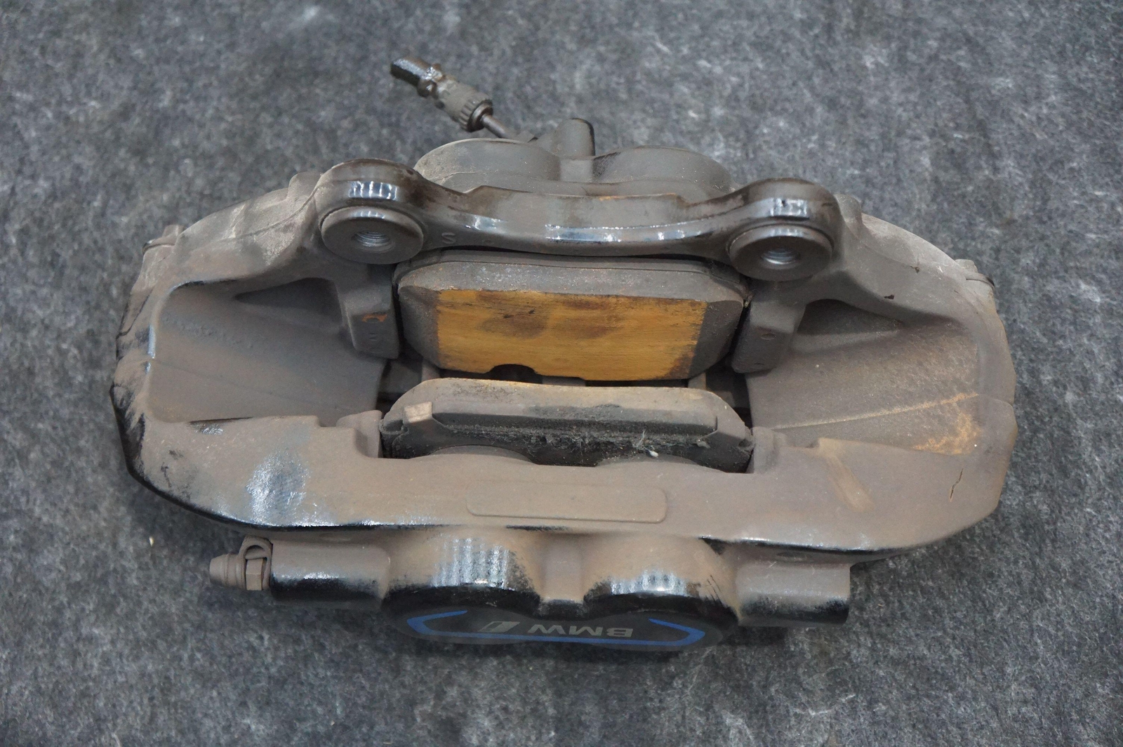 Front Right Brake Caliper & Bracket Black OEM 34116870628 Bmw I8 2014-2017 19-20
