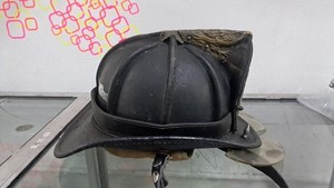 Authentic Cairns New Yorker N5A Leather Fire Helmet, Firefighter 2009 Size L