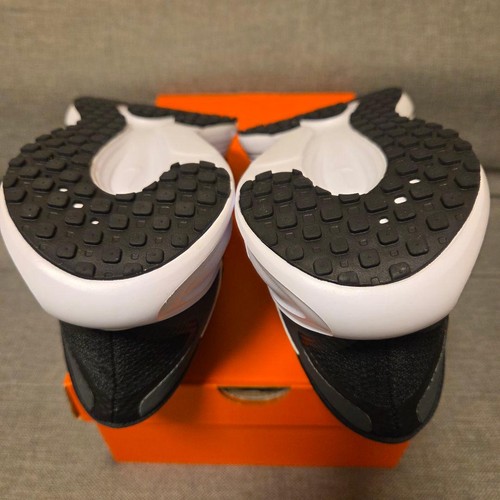 Men 9.0US Nike Revolution 8 Easy On Sneaker Original Collection Sports Shoes - Picture 6 of 8