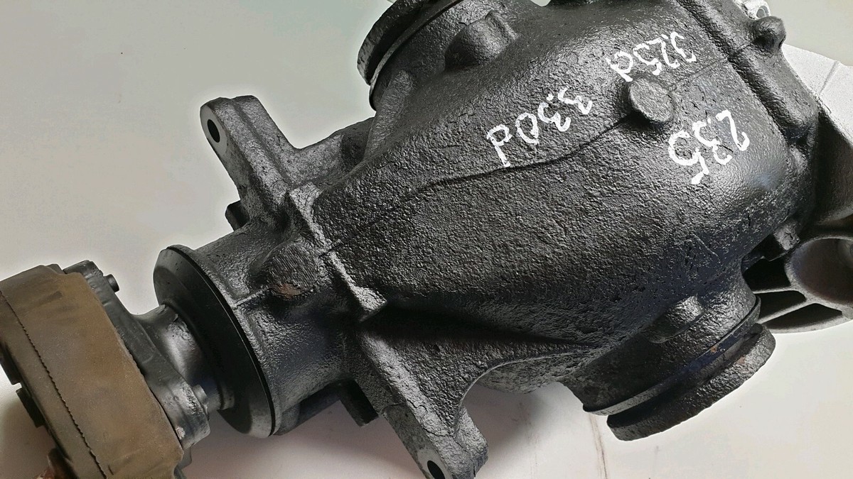 BMW E90 E91 E92 325d 330d Hinterachsgetrieb Differential 2,35 TN  