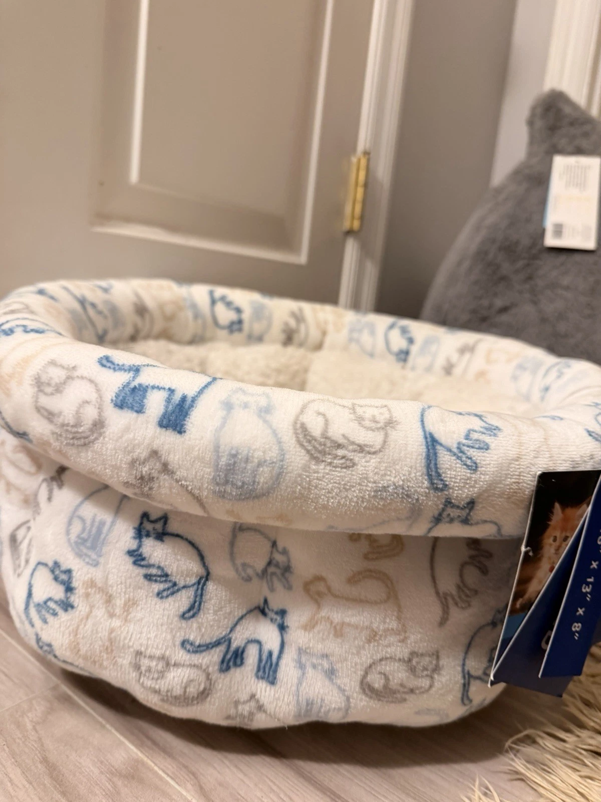 Reversible Pet Bed for Cats Great Condition No Stains
