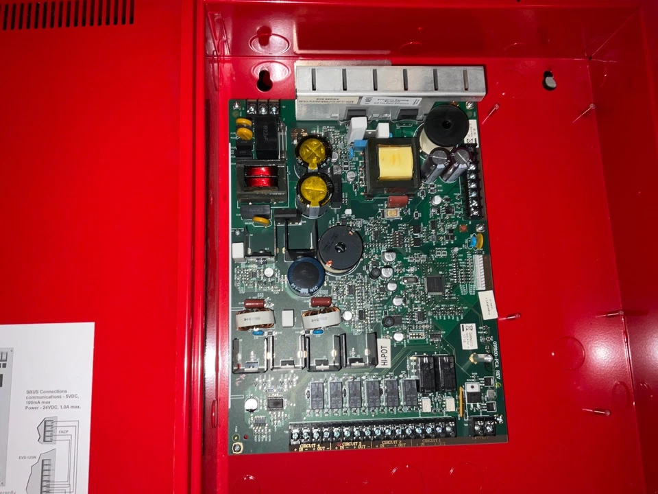 Gabinete amplificador sistema de voz de emergencia Honeywell Silent Knight EVS-125W Foto 4 de 4