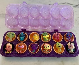Hatchimals CollEGGtibles 10-Pack Mixed Lot Mini Figures w/ Egg Carton Case