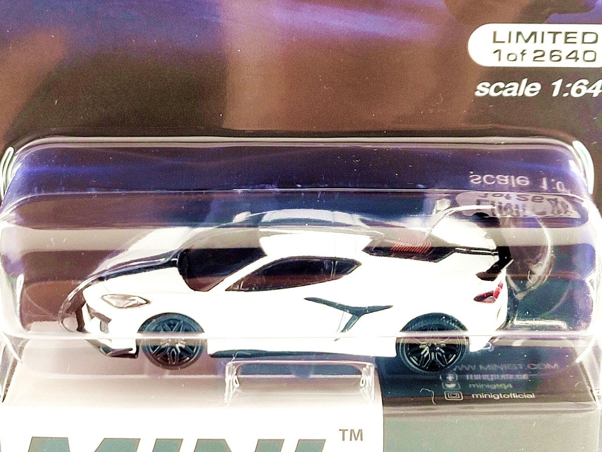 Mini GT 1:64 Chevrolet Corvette Z06 w/ Z07 ⬜ Arctic White