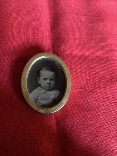 Antique Tintype Portrait In  an Oval Gold Colored Metal Pin On Frame 2 3/8” long - Picture 2 of 7