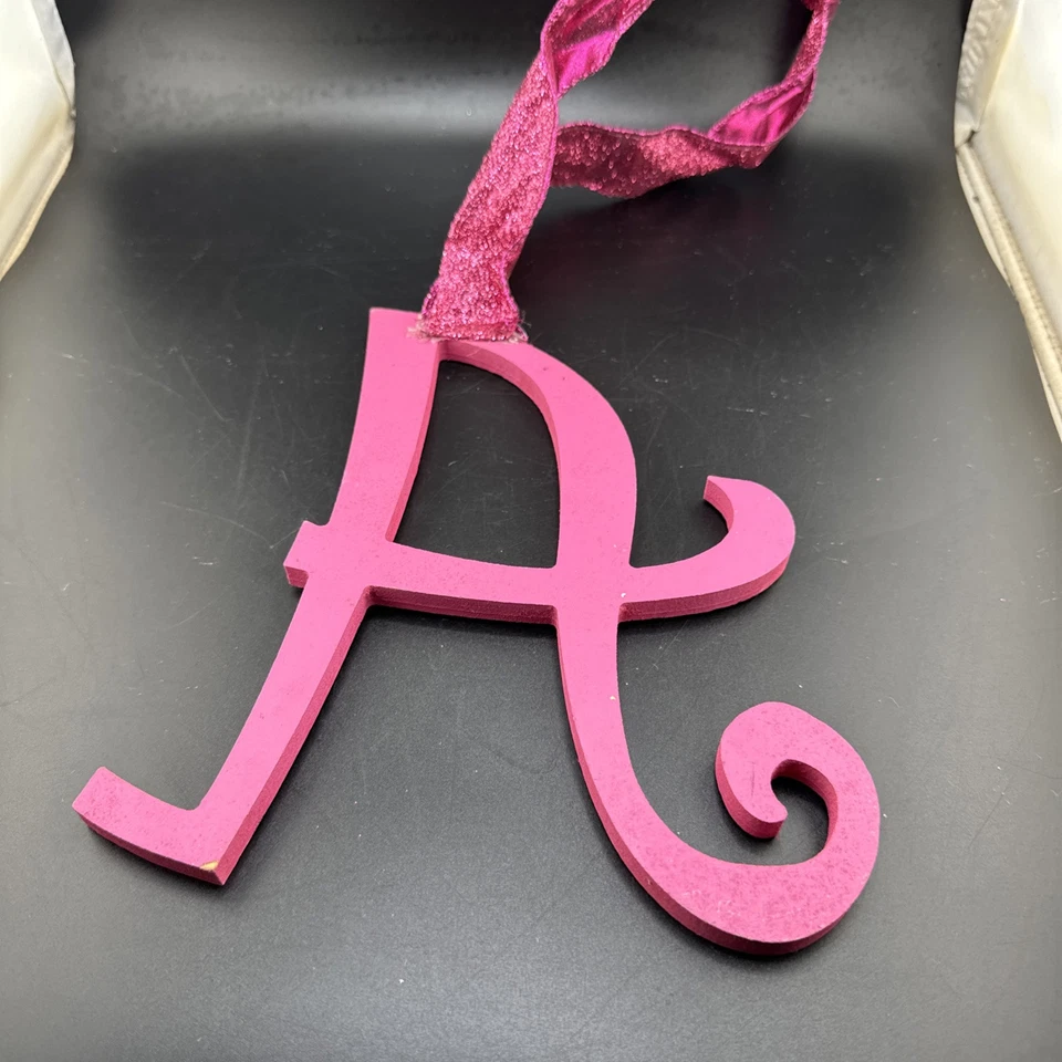 Listra de tigre rosa quente letra de madeira “A” 8 polegadas inicial decorativa de parede - Imagem 4 de 4