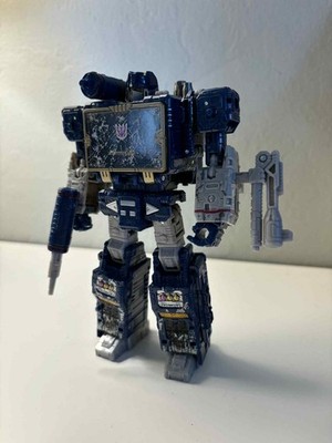 Transformers Voyager Class WFC SIEGE Soundwave