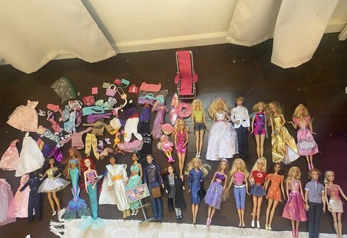 Vintage Barbie Lot. Fashion Dolls w/ Outfits, Accessories & Shoes