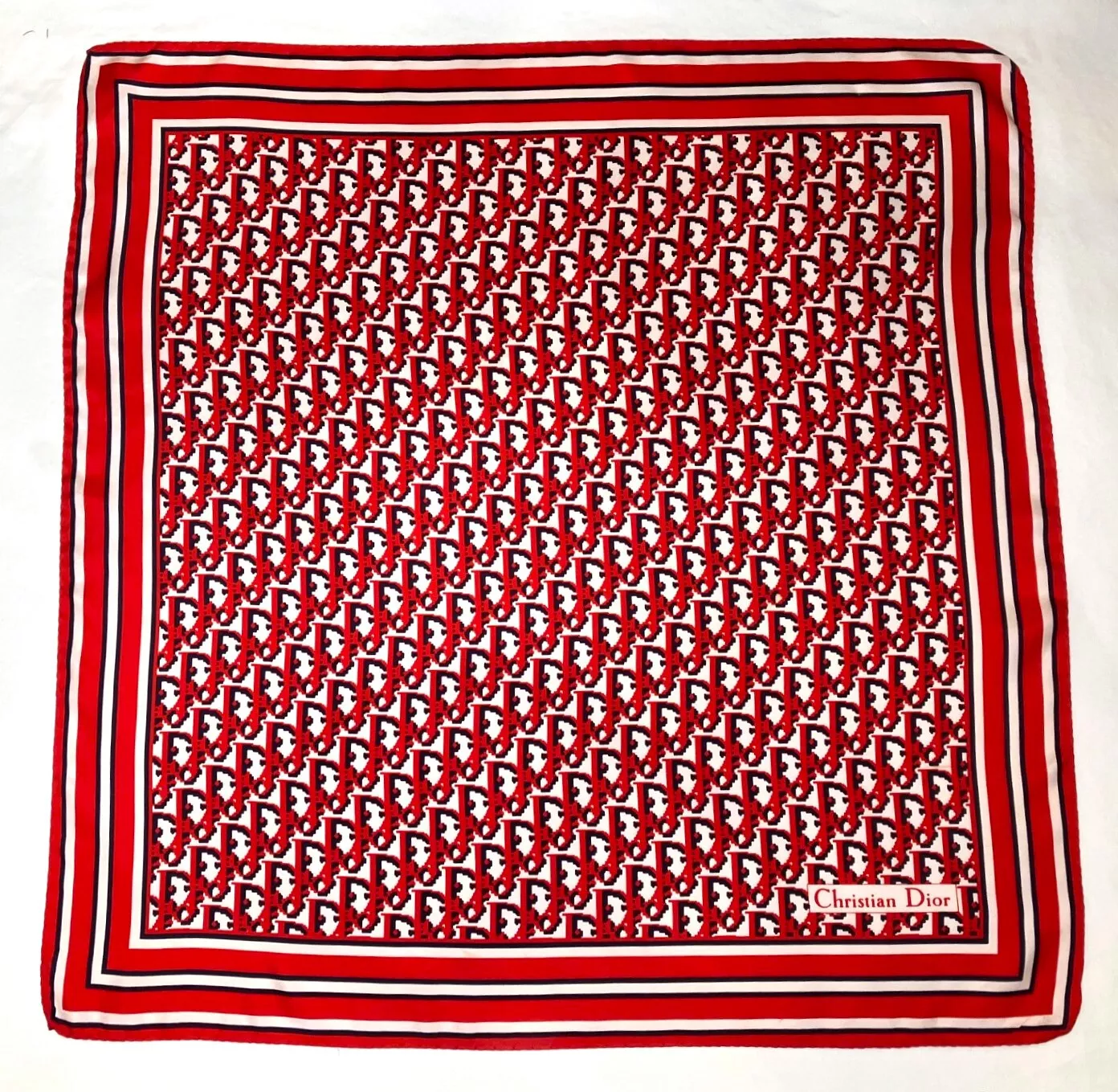 Foulard vintage Christian Dior rouge monogramme soie bleu marine rayures blanches 26