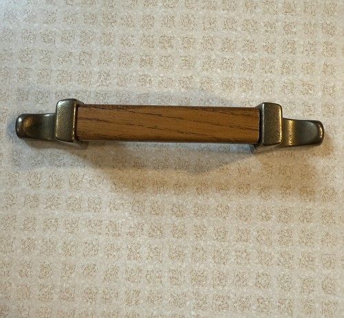 Vintage Amerock Tribute brüniertes Messing und Holz 3"cc Schrankgriff BP630-FWD - Bild 1 von 5