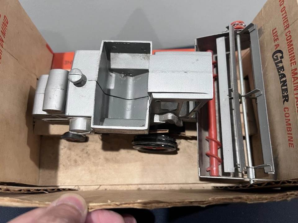 1/32 Ertl Farm Toy Allis Chalmers Gleaner Combine in Original Package (AAX) - Image 4 of 4