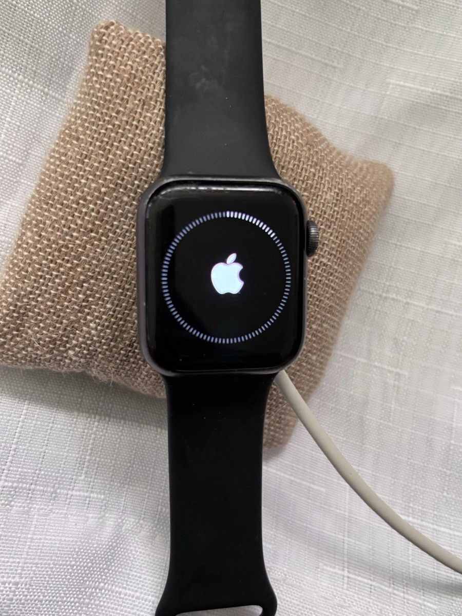 アップルウォッチシリーズ4 40mm Apple Watch Series 4 MU662LL/A B&H Photo Video