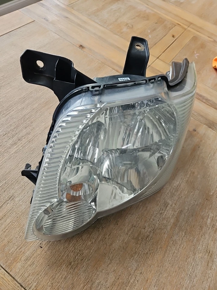 06-10 MONTAJE Faro Izquierdo Conductor Ford Explorer Fondo Transparente 1208113 OE Foto 2 de 4