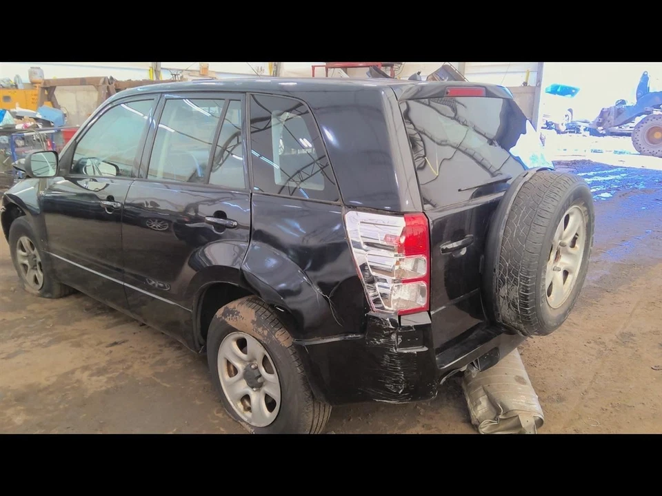 (LOCAL PICKUP ONLY) Back Glass With Privacy Tint Fits 06-13 VITARA 6854663 - Image 3 of 4