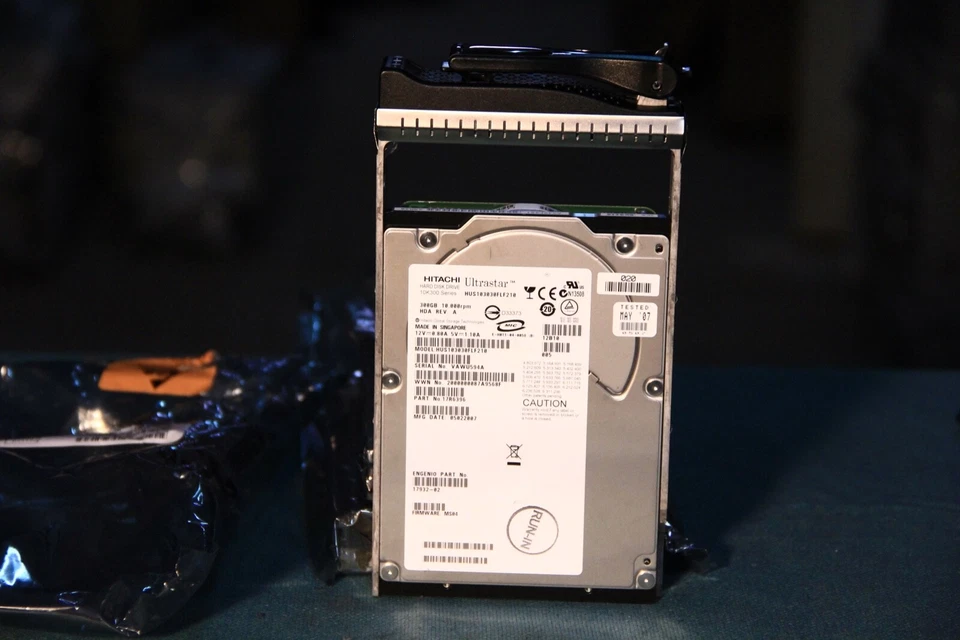 Hitachi Ultrastar 30010K HUS103030FLF210 Internal 10025RPM 3.5" with tray NEW - Image 2 of 4