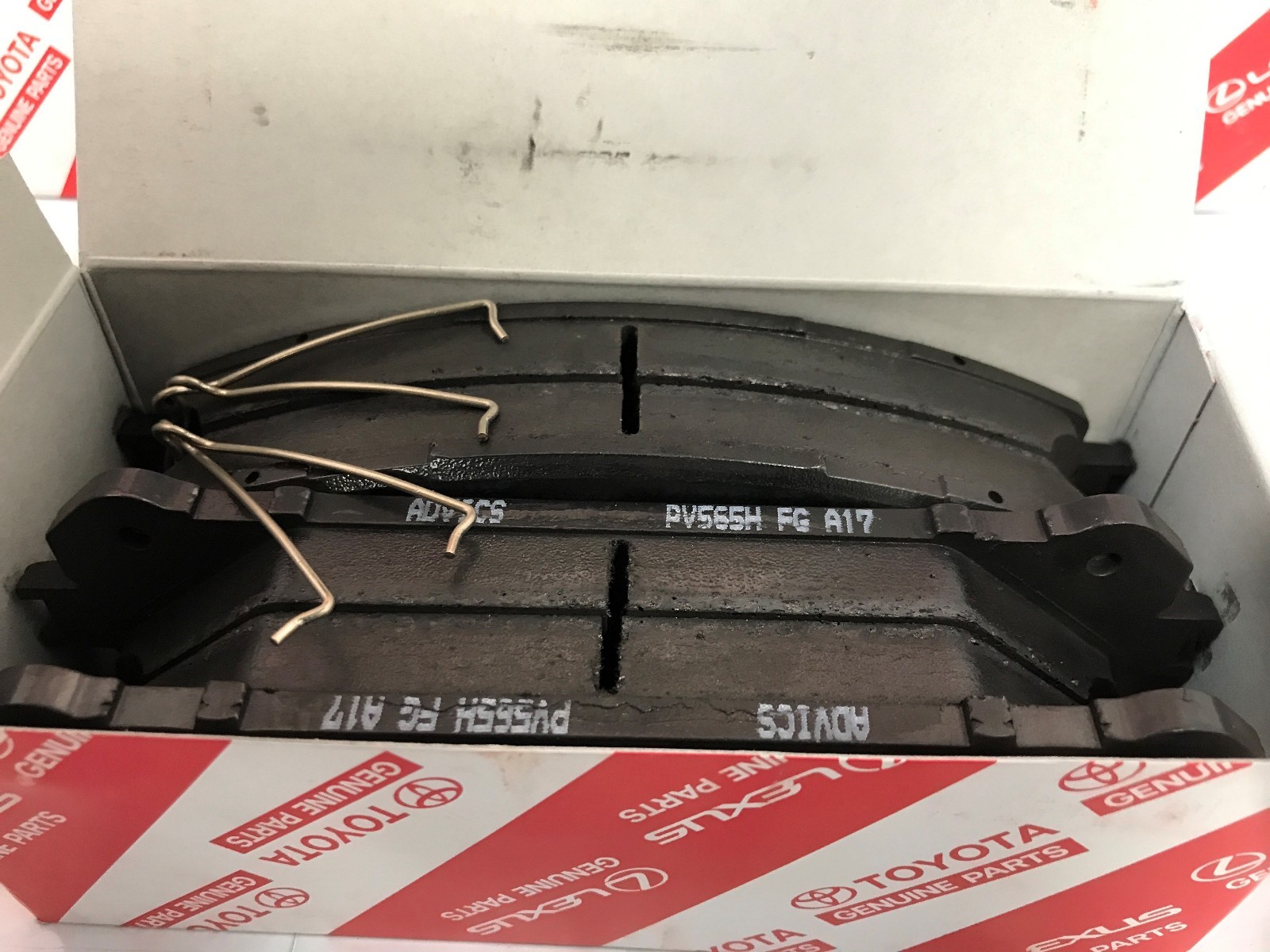 LEXUS OEM FACTORY FRONT BRAKE PAD SET 20102015 RX350 RX450H ( 04465