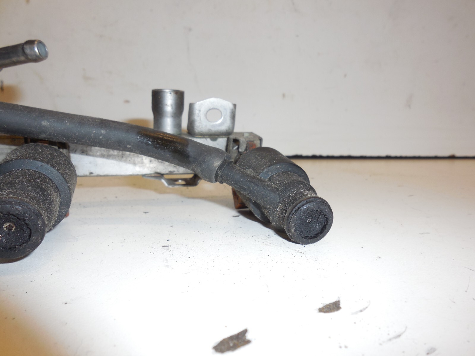 96-99 BMW E36 M44 1.9l Engine Fuel Injector Rail With Injectors  