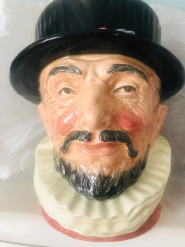 1946 Large ROYAL DOULTON Toby Mug Jug "BEEFEATER" 6.25 Jug Hand painted D 6233