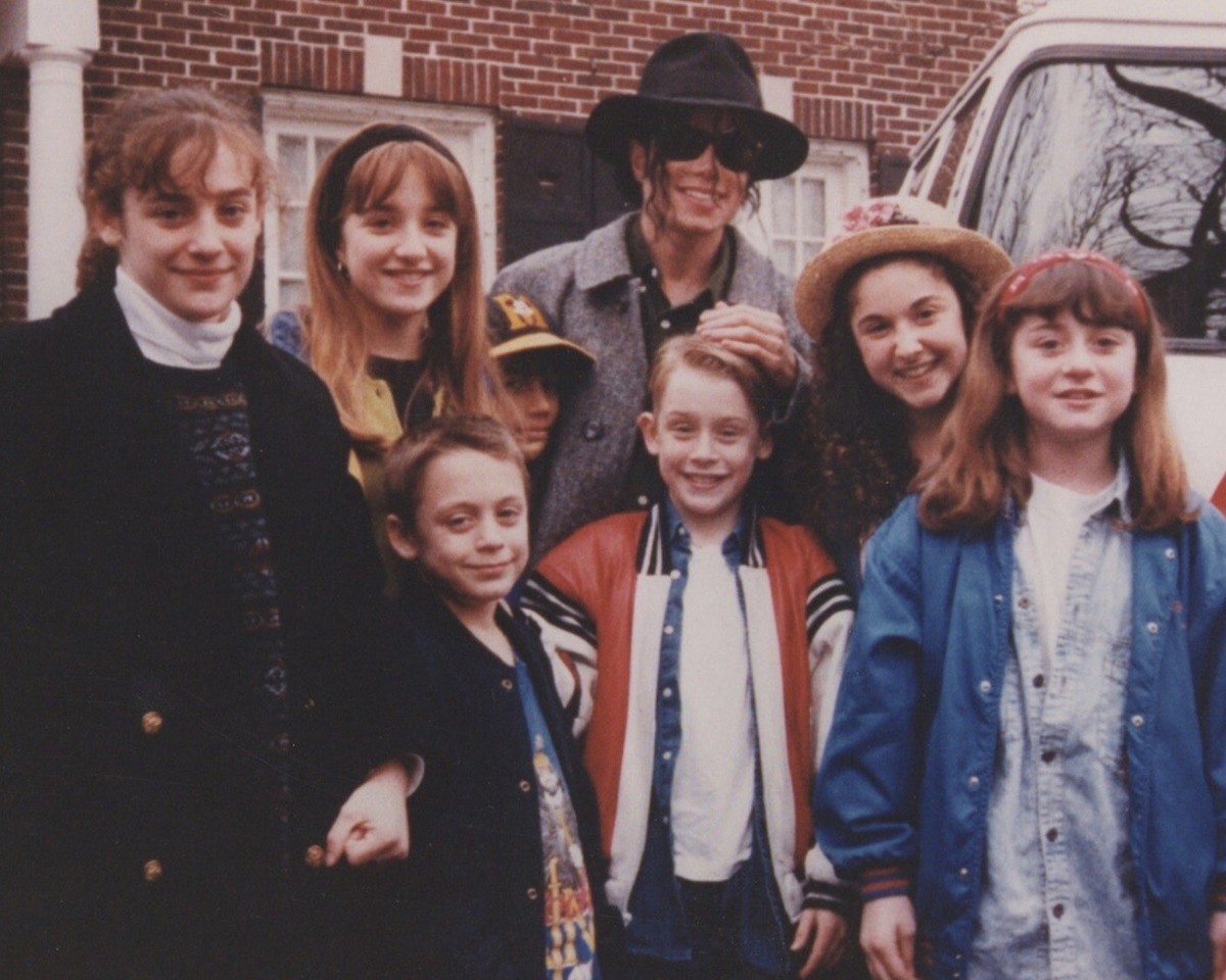MACAULAY CULKIN HOME ALONE CHRISTMAS MOVIE 8x10 PHOTO ICONIC MICHAEL JACKSON  | eBay