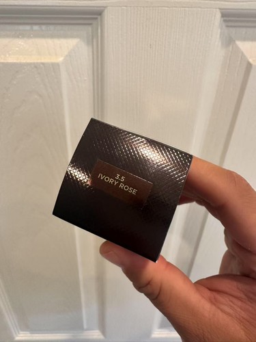 Shade and Illuminate Soft Radiance Foundation SPF 50 - Picture 8 of 9