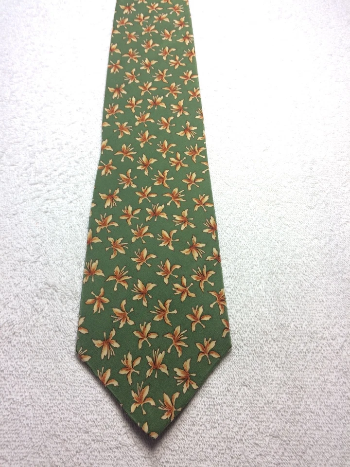 Gravata masculina J GARCIA VERDE COM PAISAGEM MARROM E BEGE COM OLHO 3,75 X 59 - Imagem 2 de 4