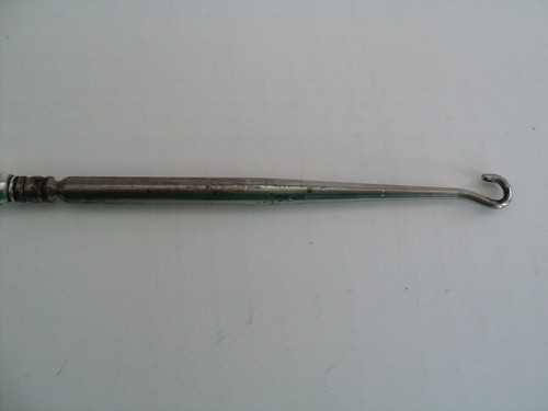 NICE 19th C. ENGLISH STERLING SILVER BUTTON HOOK with EMBOSSED FLORAL DESIGN - Picture 4 of 12
