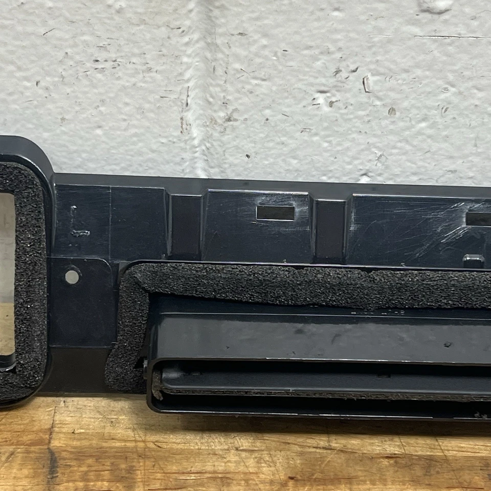 2011-2020 英菲尼迪 QX80 QX56 左后屋顶通风格栅灯罩支架 — 第 3/4 张图片