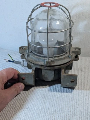 Applique de navire ancienne de sous-marin lampe cage marine vintage - Photo 1/4