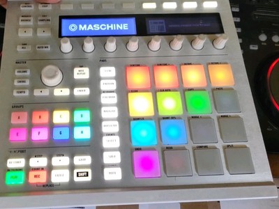 Native Instruments Maschine MK2 Groove Production Studio, White Hardware Only