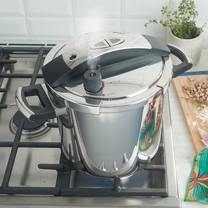 P.H. Heritage Stainless Classic 10-Qt. Easy-Close Pressure Cooker (10636) New