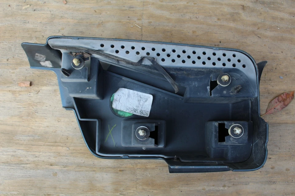 06-10 Hummer H3 LT BLUE Passenger Right Fender Cowl Cap 15251209 Air Inlet Duct - Image 2 of 3