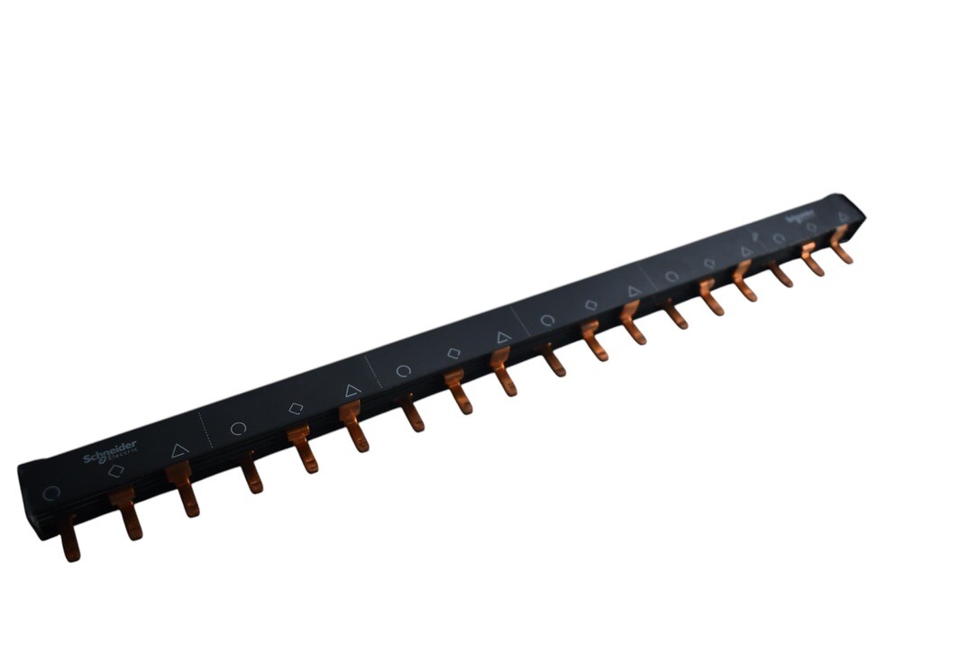 NEW Schneider Electric A9XPH357 Acti 9, comb busbar, 3L, 18 mm