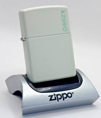 ORIGINAL ZIPPO FEUERZEUG CLASSIC GLOW IN THE DARK MIT ZIPPO LOGO NEU IN BOX
