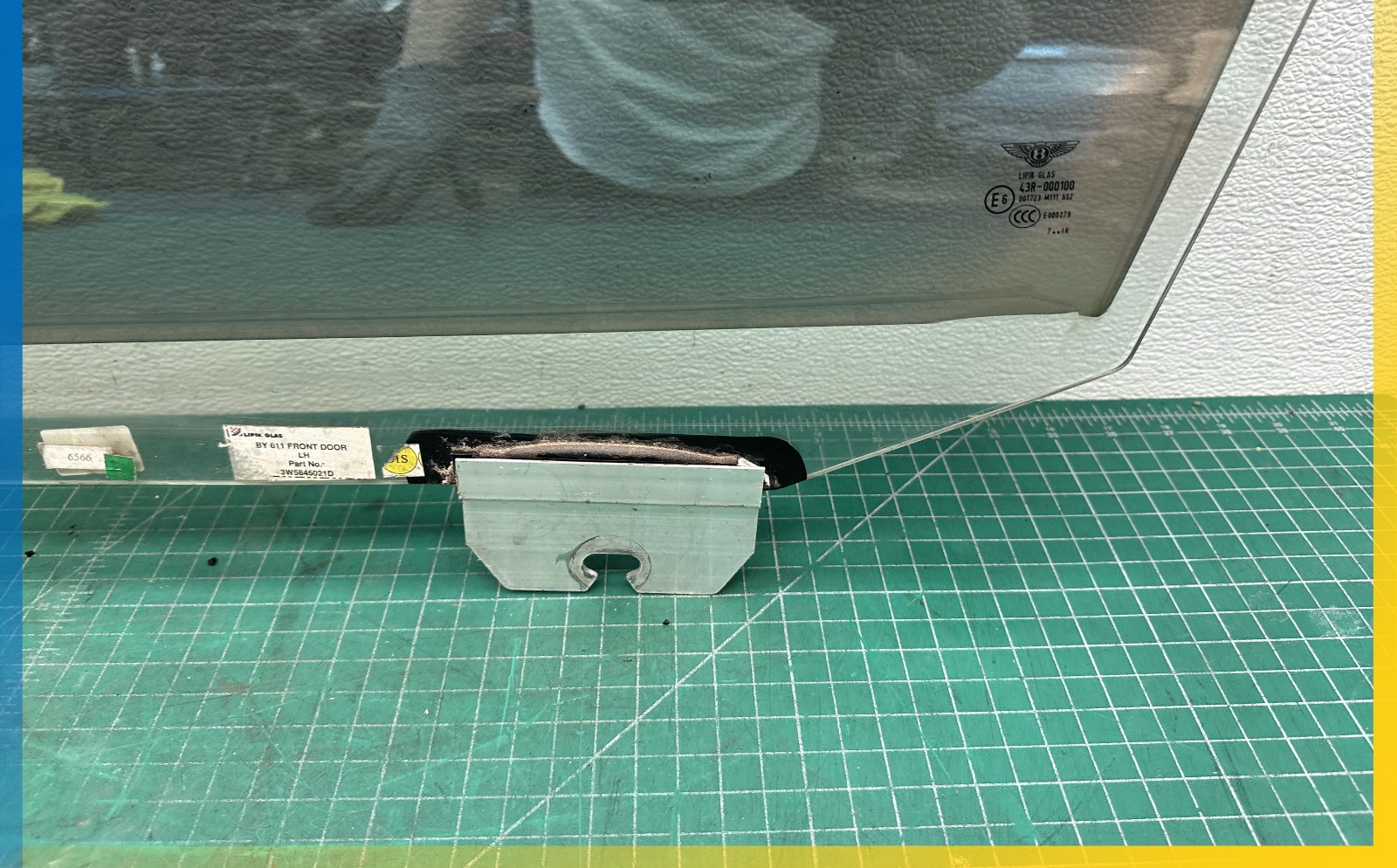 06-12 BENTLEY Flying Spur FRONT LEFT DRIVER SIDE DOOR WINDOW GLASS OEM