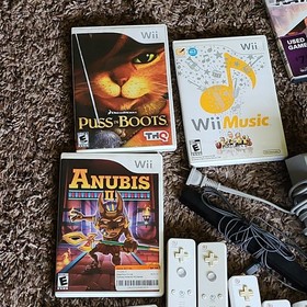 Nintendo Wii U White Console 8GB Bundle - 4 Player Remote Set & 20+ Game Lot