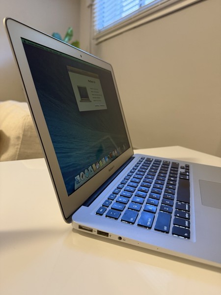 Apple MacBook Air 13in Silver i5 1.4GHz 4GB RAM 250GB SSD Big Sur Buen Estado 2