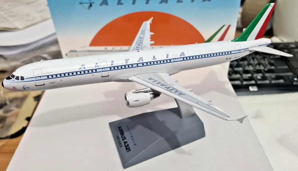 Alitalia Airbus A321 EI-IXI Retro Liv - Scala 1:200 - InFlight 200 IF321AZ0522 - Immagine 3 di 4