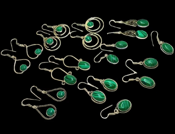 Lote de pendientes de preocupación al por mayor enchapados en plata de ley 925 con piedras preciosas de malaquita verde Foto 3 de 3