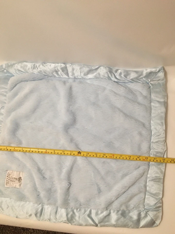 Manta infantil bebé de piel sintética lisa Little Giraffe Luxe azul cielo mini 14" x 14" Foto 4 de 4