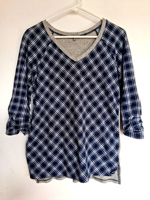 Size S (true fit) blue plaid top w/ gray back, pleated sleeve hems. Excellent 