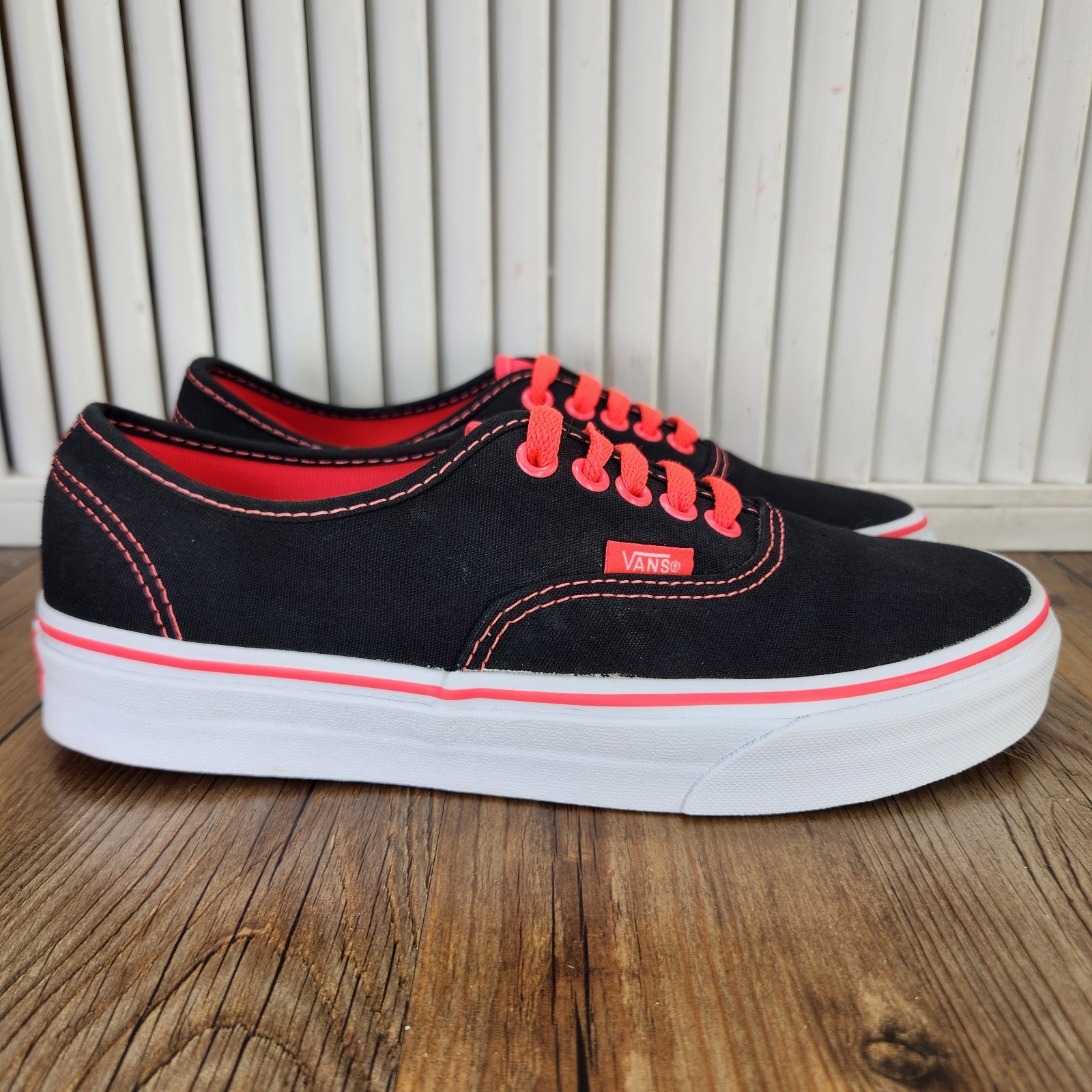 Womens Size 8.5 Black Hot Pink Canvas Urban Skater Shoes
