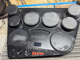 Yamaha DD 75 All in One kompaktes digitales Schlagzeug Schwarz