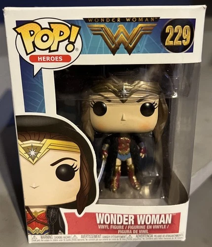 Funko Pop! Vinyl: DC Universe - Wonder Woman (w/ Cloak) #229