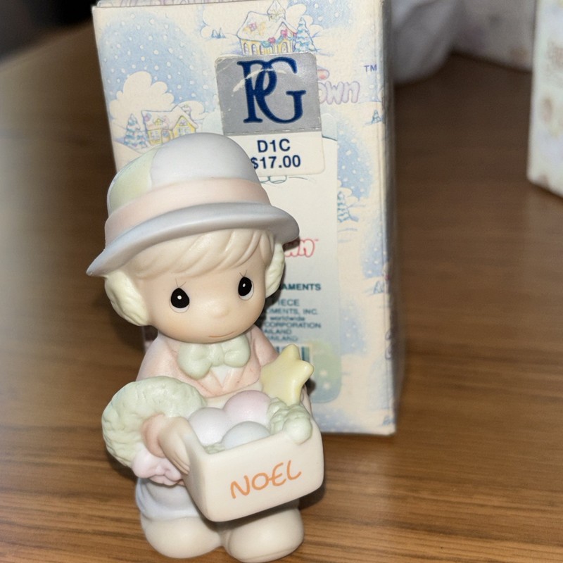 Precious Moments Sugar Town #529435 Boy With Box of Ornaments figurine