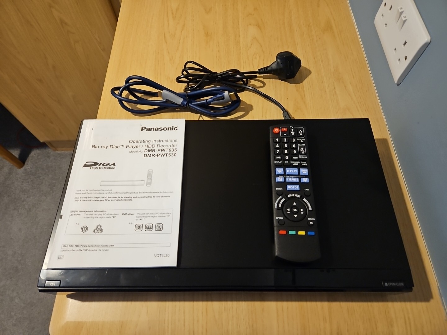 Panasonic DMRPWT530 3D BluRay Player 500GB HDD Freeview Recorder With