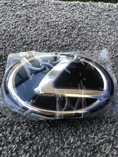 Lexus ES 300h 2019/2020/2021/2022 Front Grille Emblem Logo Radar 53141-33180 - Picture 5 of 6