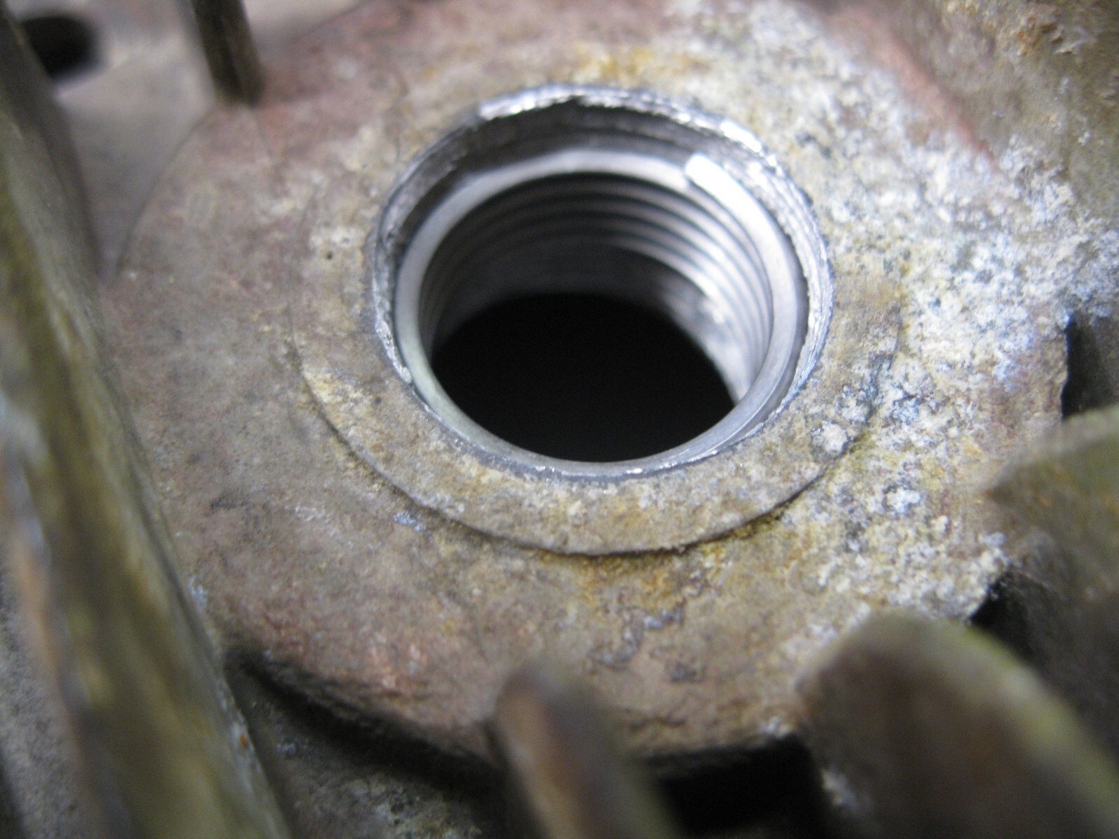 remanufactured Wisconsin VG4d cylinder head new plug threads and