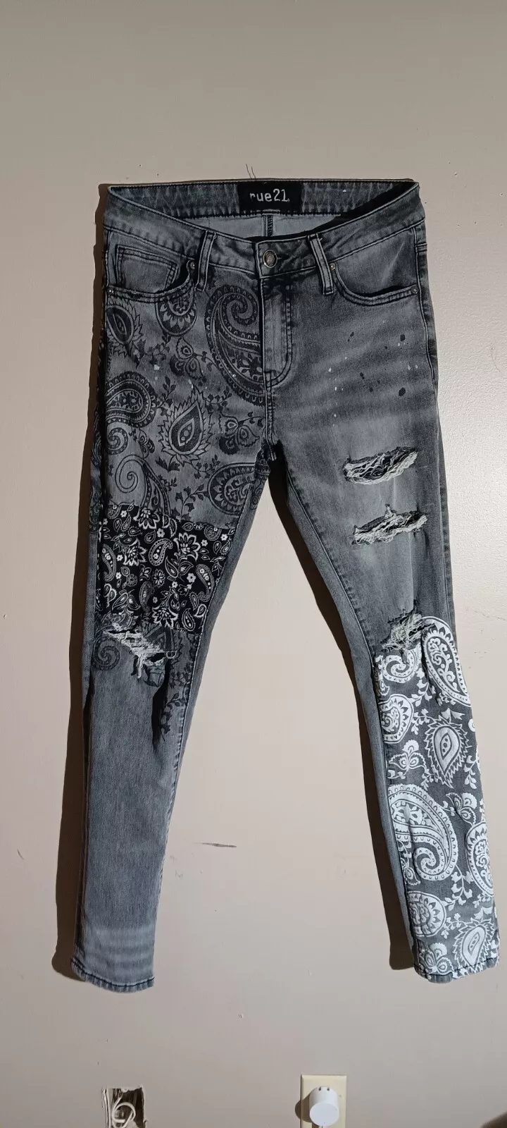 Jean homme Rue 21 Supreme Flex skinny graffiti vieilli 30x32