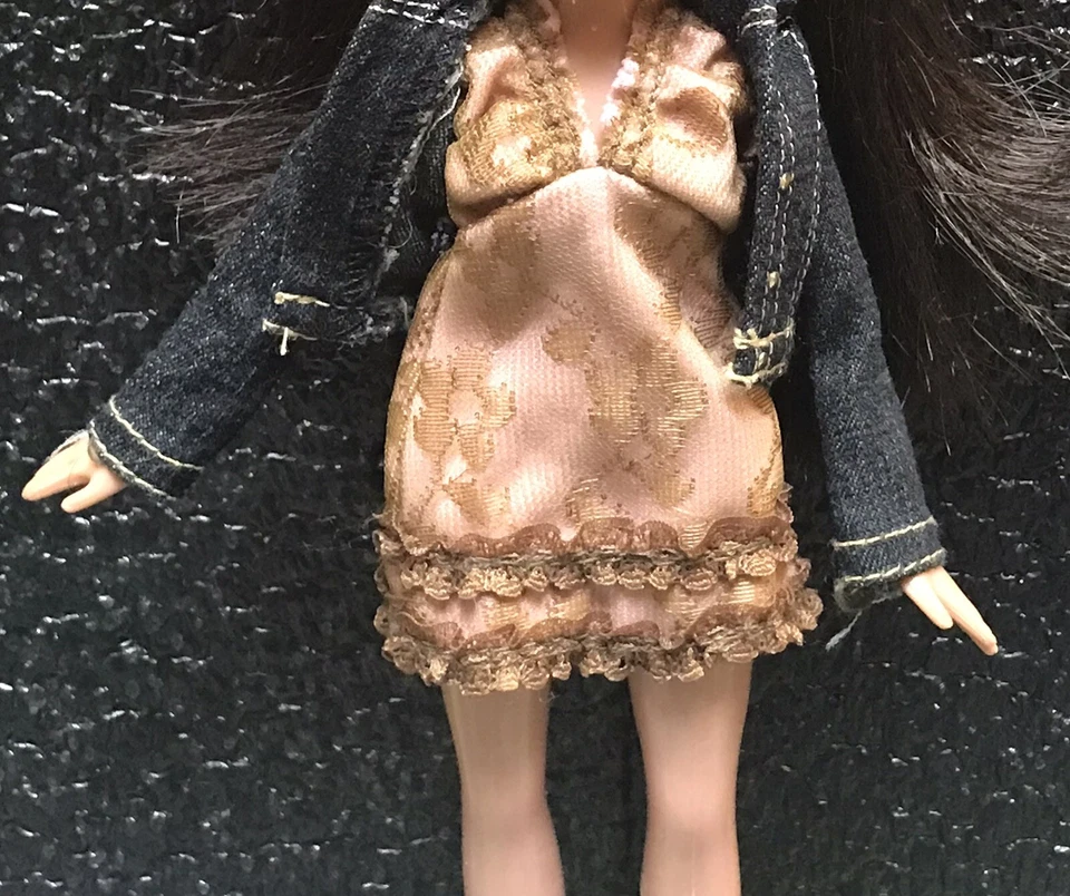 BRATZ DOLL, 10" BE BRATZ GIRL IN COMBO OUTFIT, DARK HAIR, BLUE EYES, 2007, GOOD! - Image 4 of 4